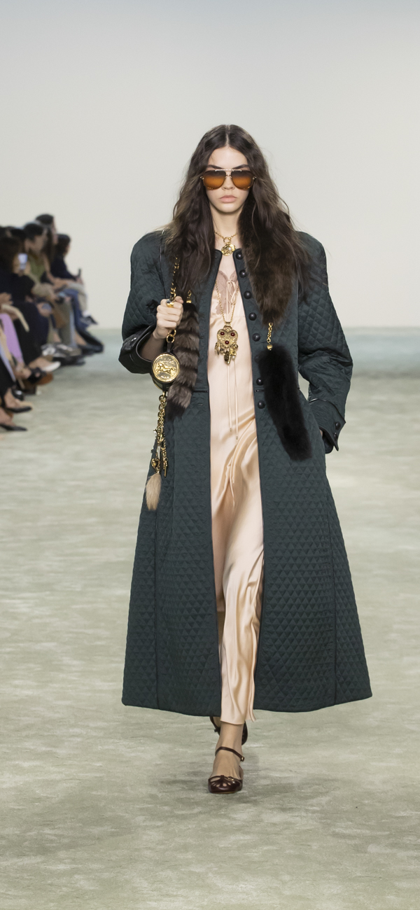 Chloe クロエ パンツ（その他） ベージュ 2121525A0051 Chloé パンツ＆ジャンプスーツ | クロエ JP 公式サイト | 女性の